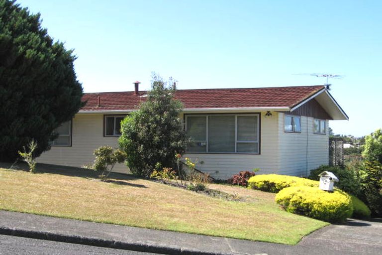 Photo of property in 14 Barker Rise, Northcross, Auckland, 0632