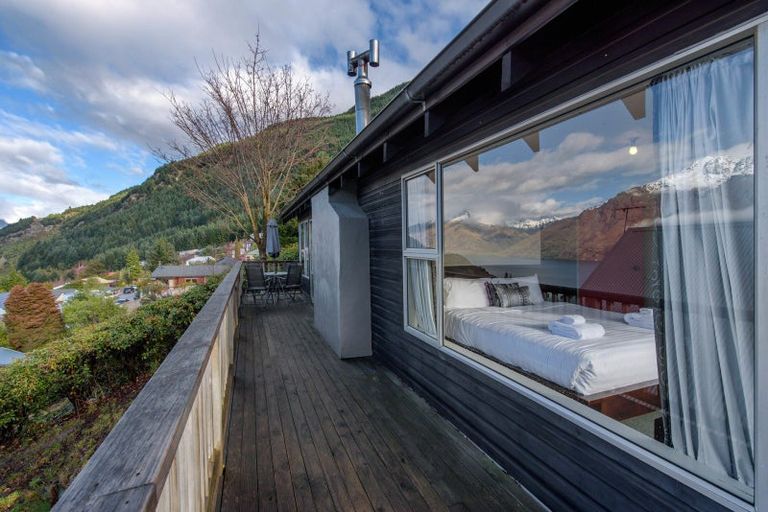 Photo of property in 21 Watts Road, Fernhill, Queenstown, 9300