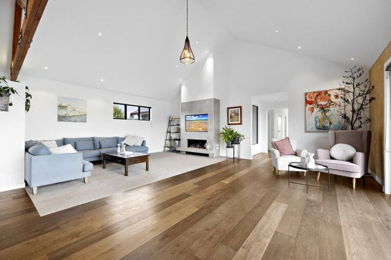 Photo of property in 212 Monument Road, Clevedon, Papakura, 2582