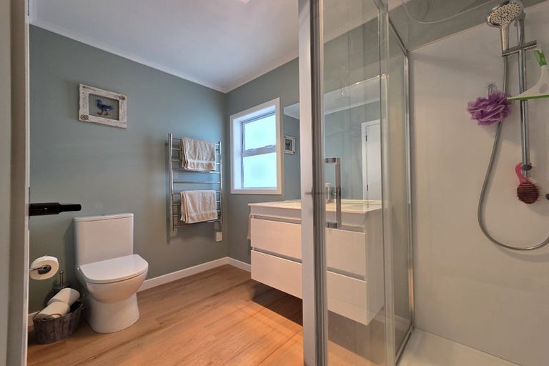 Photo of property in 11 Truby King Street, Merrilands, New Plymouth, 4312