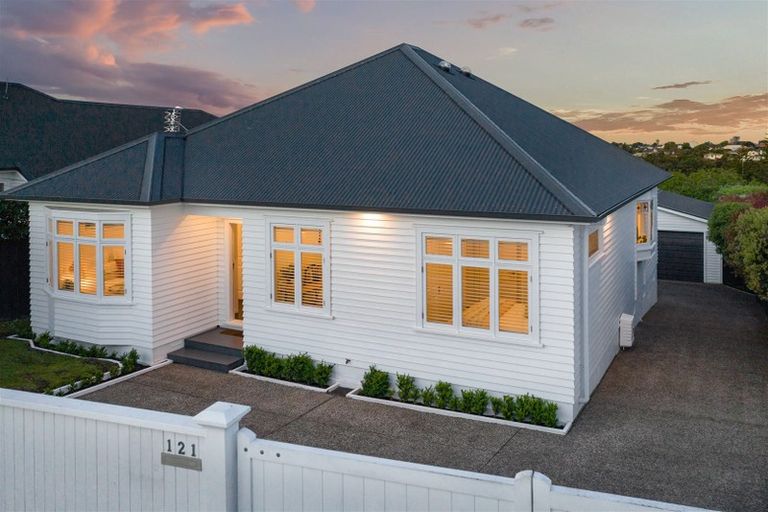 Photo of property in 121 Hinemoa Street, Birkenhead, Auckland, 0626