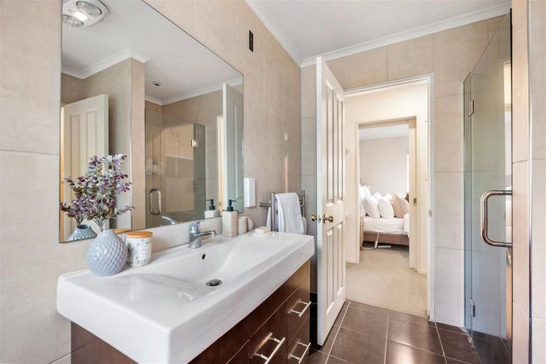 Photo of property in 16 Capricorn Place, Kawaha Point, Rotorua, 3010