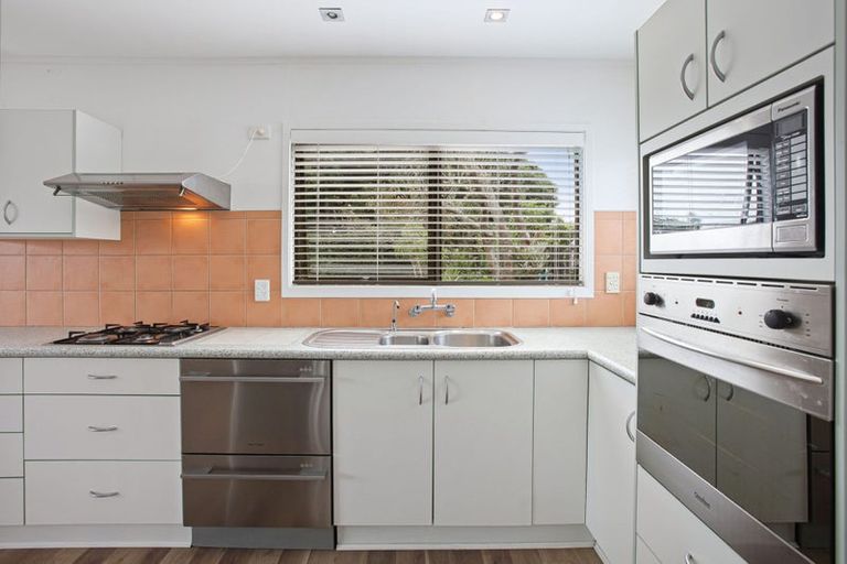 Photo of property in 3 Hosking Place, Clarks Beach, 2122