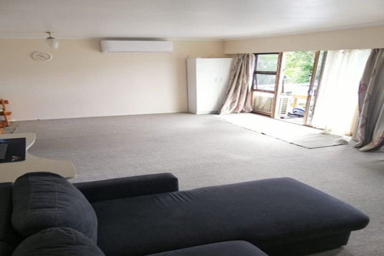 Photo of property in 1 Halberg Street, Glenfield, Auckland, 0629