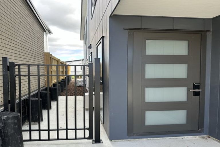 Photo of property in 16 Pohewa Road, Silverdale, 0932