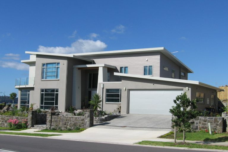 Photo of property in 53 Waimanu Bay Drive, Te Atatu Peninsula, Auckland, 0610