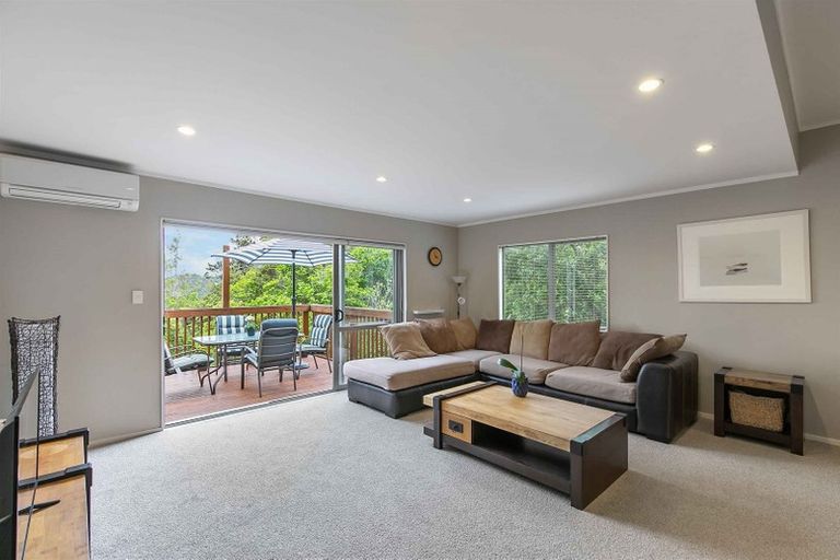 Photo of property in 2/19 Pemberton Avenue, Bayview, Auckland, 0629