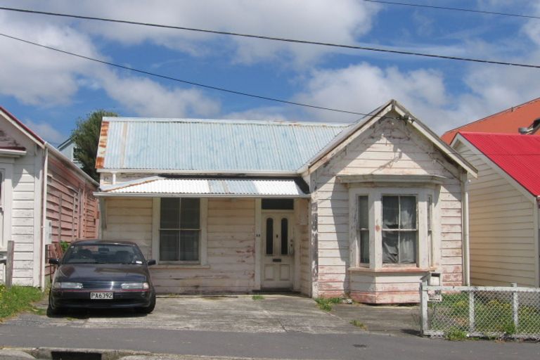 Photo of property in 32 Queen Street, Mount Victoria, Wellington, 6011