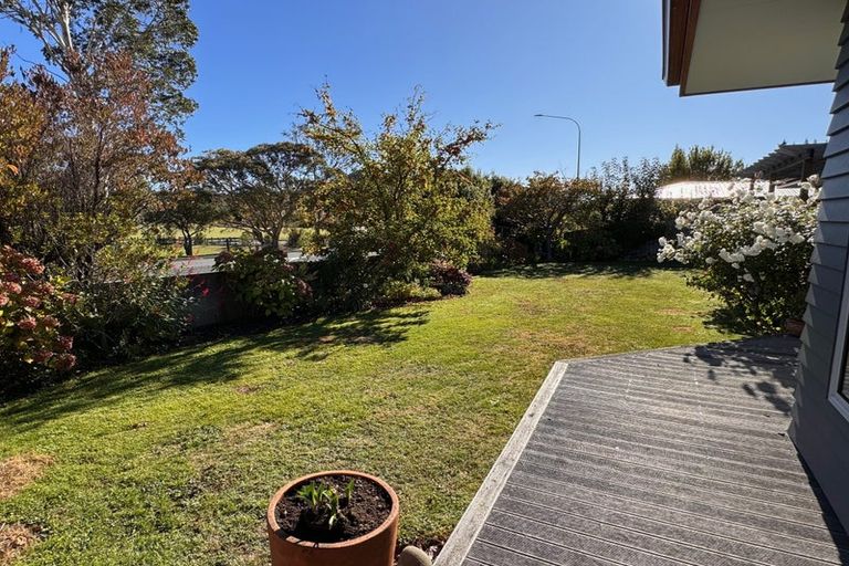 Photo of property in 6 Weka Place, Picton, 7220