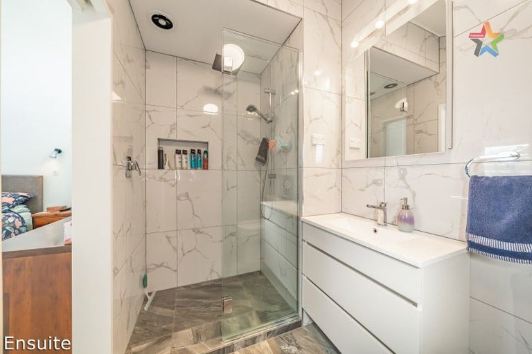 Photo of property in 2 Taka Grove, Normandale, Lower Hutt, 5010