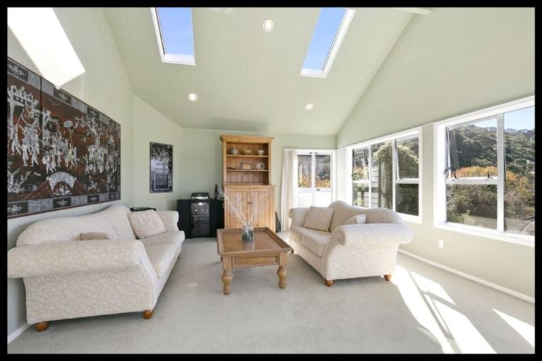 Photo of property in 19a Woodmancote Road, Khandallah, Wellington, 6035