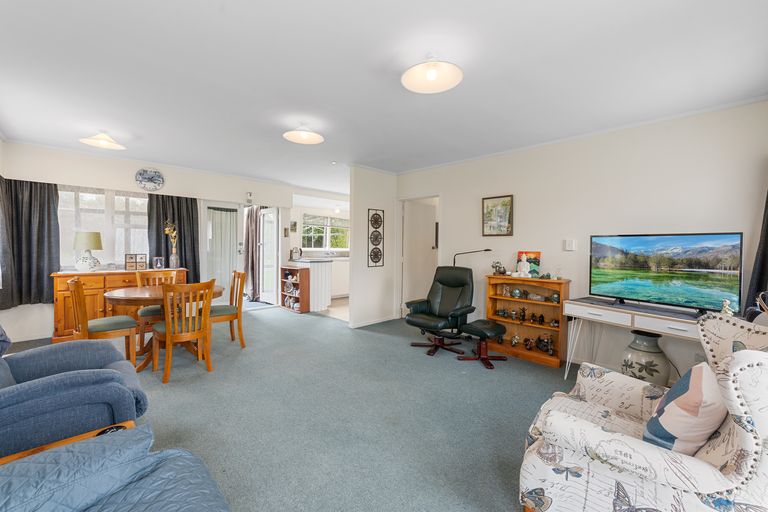 Photo of property in 2/5 Grove Road, Papakura, 2110