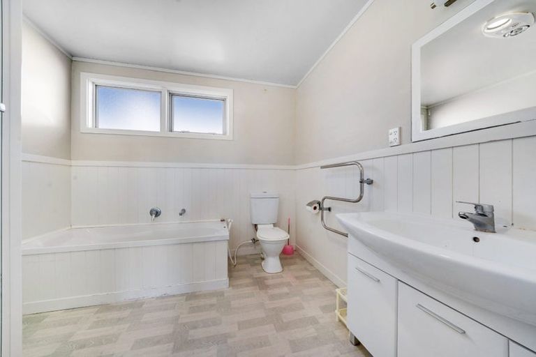 Photo of property in 39 Sunnyside Road, Sunnyvale, Auckland, 0612