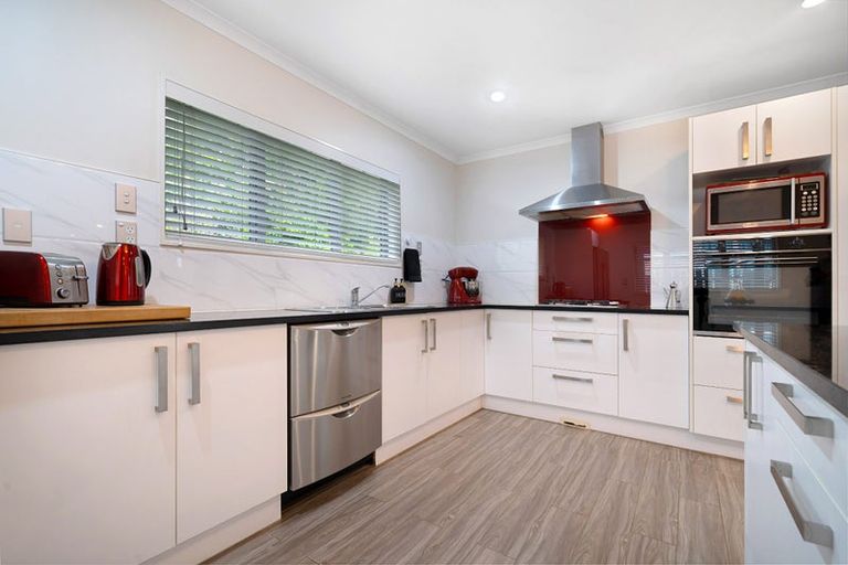 Photo of property in 28b Kirrie Avenue, Te Atatu South, Auckland, 0610