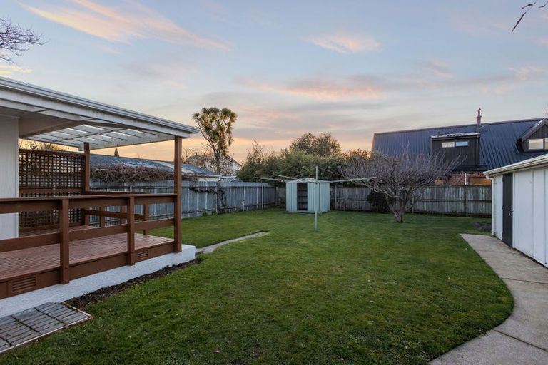 Photo of property in 51 Liverton Crescent, Bishopdale, Christchurch, 8053