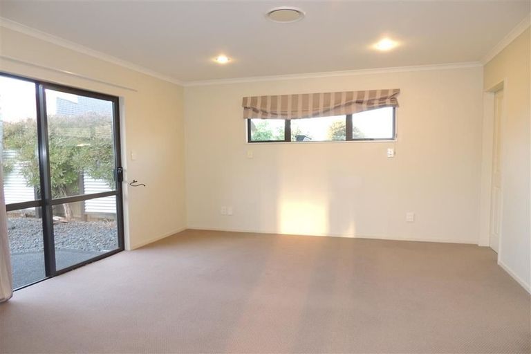 Photo of property in 2 Newbury Place, Taradale, Napier, 4112