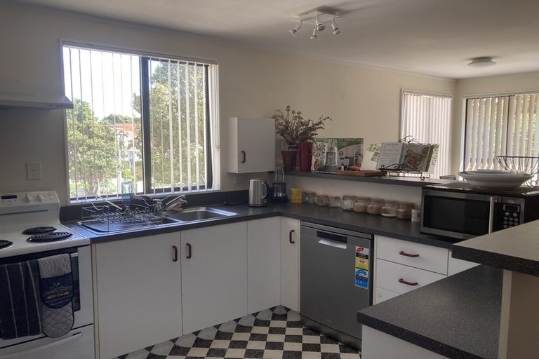 Photo of property in 18 Melrose Road, Island Bay, Wellington, 6023