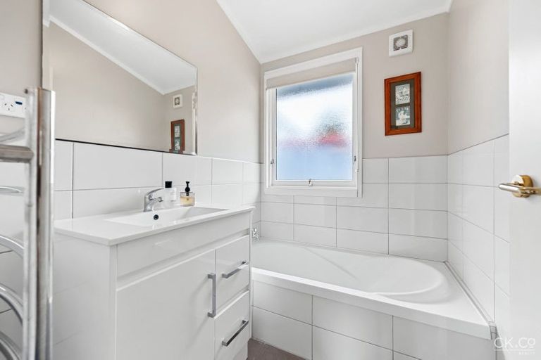 Photo of property in 224 Dowse Drive, Maungaraki, Lower Hutt, 5010