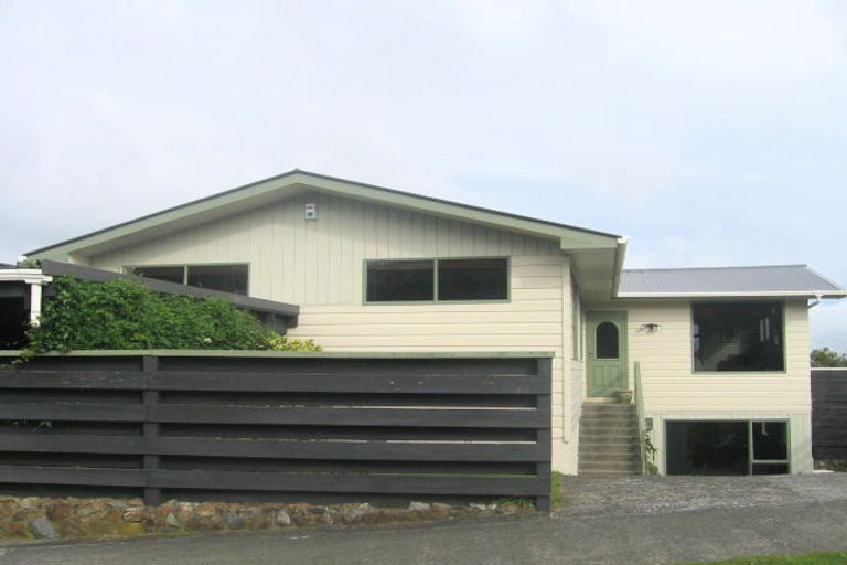 Photo of property in 14 Banksia Grove, Maungaraki, Lower Hutt, 5010