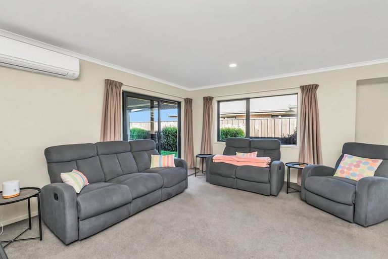 Photo of property in 66 Shillingford Boulevard, Rolleston, 7615