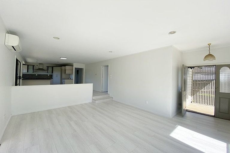 Photo of property in 49 Gosford Drive, Botany Downs, Auckland, 2010