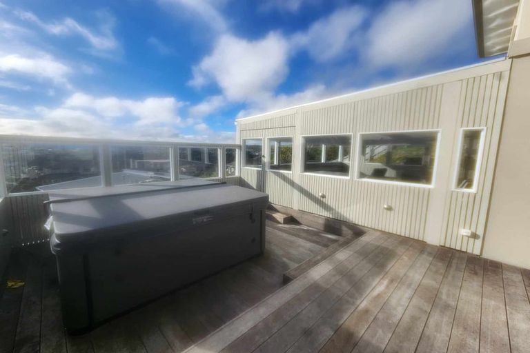 Photo of property in 12 Kahurangi Heights, Aotea, Porirua, 5024