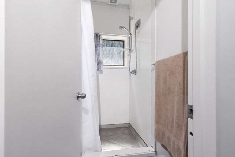 Photo of property in 1/127 Stapleford Crescent, Browns Bay, Auckland, 0630