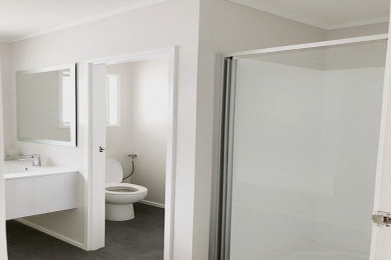 Photo of property in 17 Preston Avenue, Henderson, Auckland, 0610