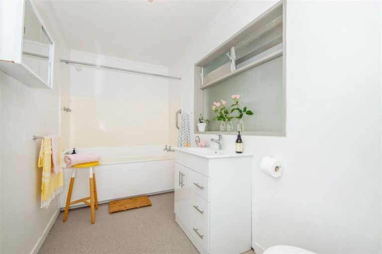 Photo of property in 12 Allenby Avenue, Devonport, Auckland, 0624