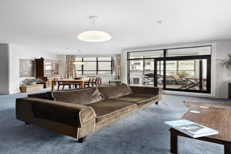 Photo of property in Endeavour Apartments, 12/125 Thorndon Quay, Pipitea, Wellington, 6011