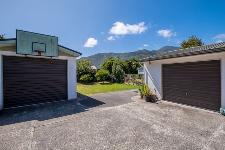 Photo of property in 5 Ranui Street, Waikawa, Picton, 7220