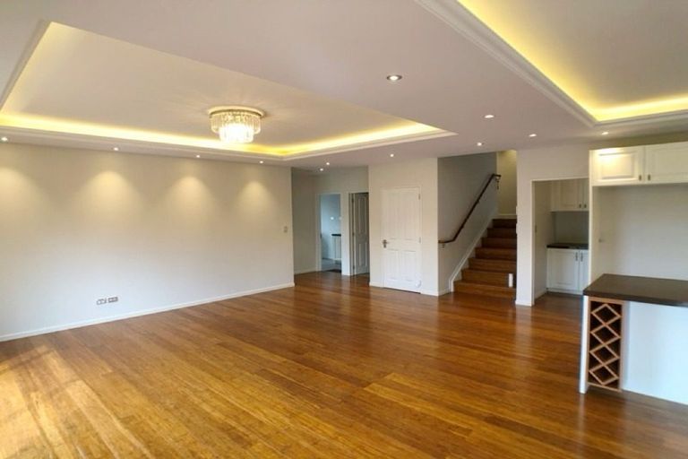 Photo of property in 8 Namsan Close, Fairview Heights, Auckland, 0632