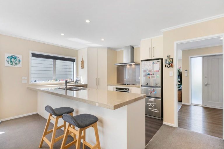 Photo of property in 1 Chalfont Road, Silverstream, Upper Hutt, 5019