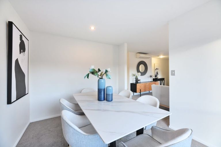 Photo of property in 6 Riverglade Parkway, Te Atatu South, Auckland, 0610