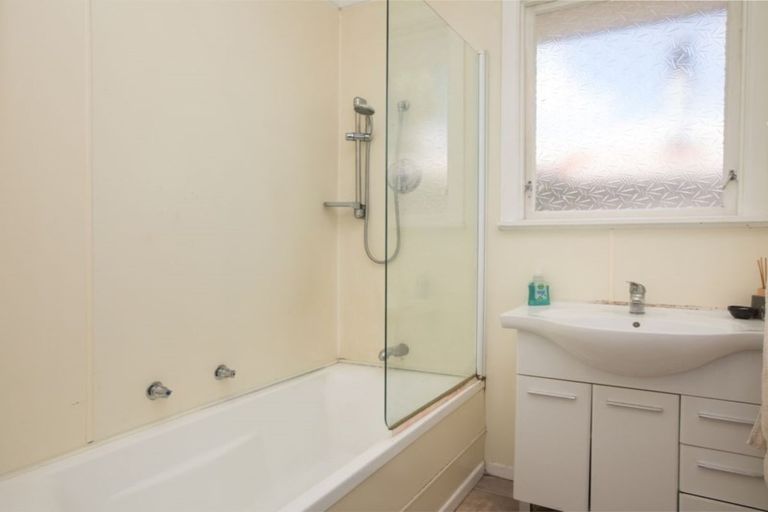 Photo of property in 124 Driver Crescent, Cannons Creek, Porirua, 5024