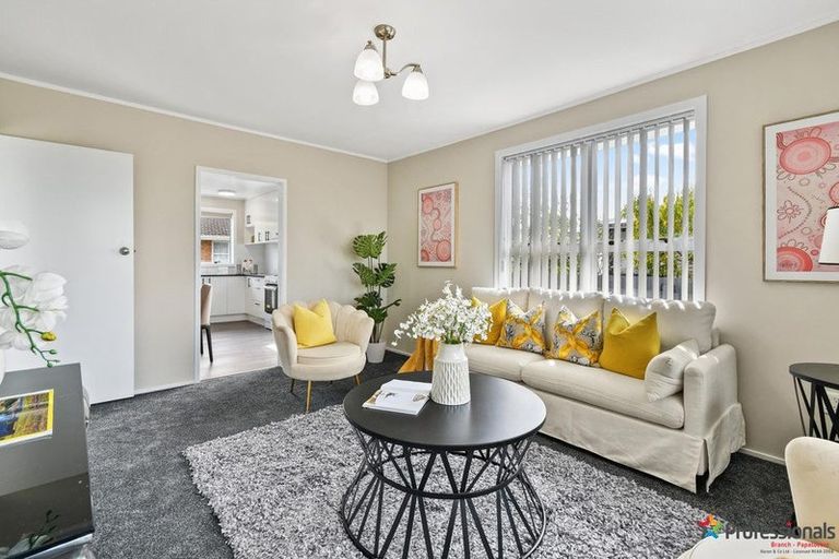 Photo of property in 34 Convair Crescent, Mangere, Auckland, 2022