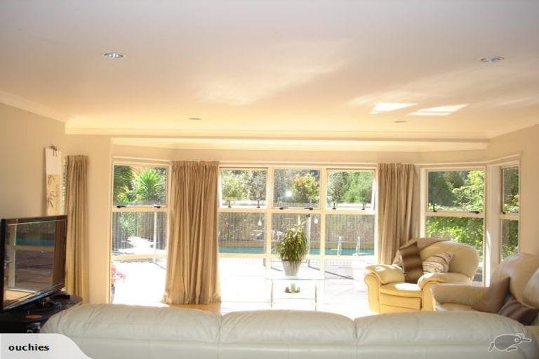 Photo of property in 18 Mountain Road, Henderson Valley, Auckland, 0612