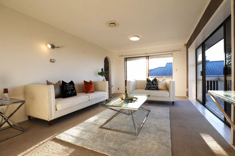 Photo of property in 29 Jellicoe Road, Murrays Bay, Auckland, 0630