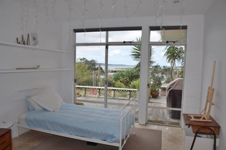 Photo of property in 42 Covil Avenue, Te Atatu South, Auckland, 0610