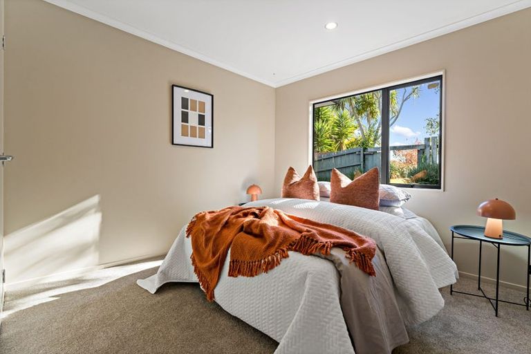Photo of property in 18 Mckinley Road, Sunnyvale, Auckland, 0612