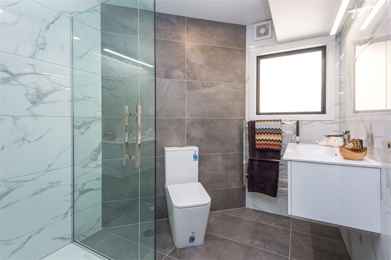 Photo of property in 139 Mount Pleasant Road, Mount Pleasant, Christchurch, 8081