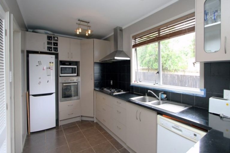 Photo of property in 22 Glennandrew Drive, Half Moon Bay, Auckland, 2012