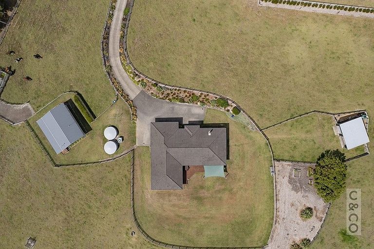 Photo of property in 118 Cottle Road, Taupaki, Henderson, 0782