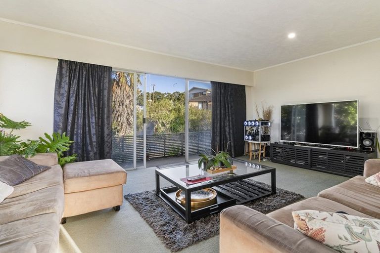 Photo of property in 342 Glenfield Road, Glenfield, Auckland, 0629