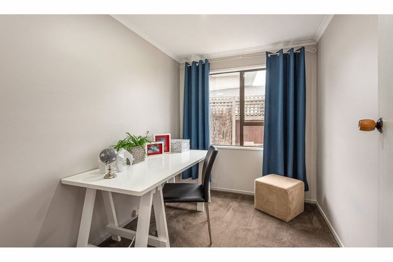 Photo of property in 405 Avonhead Road, Avonhead, Christchurch, 8042