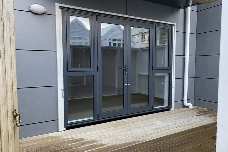 Photo of property in Pirie Street Townhouses, 3/35 Pirie Street, Mount Victoria, Wellington, 6011