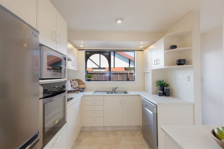 Photo of property in 35 Karnak Crescent, Russley, Christchurch, 8042