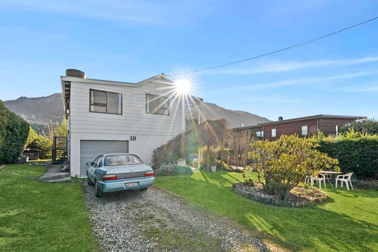 Photo of property in 19 Parry Crescent, Lake Hawea, Wanaka, 9382