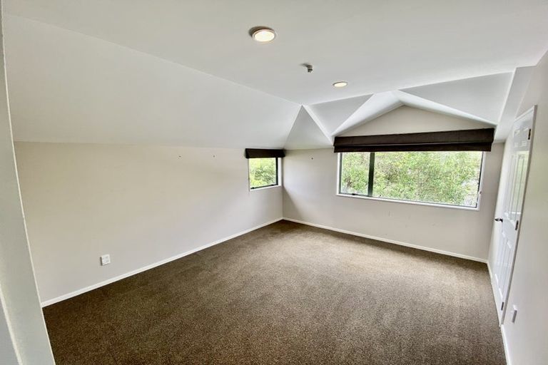 Photo of property in 2/16 Stoneleigh Court, Sunnynook, Auckland, 0632