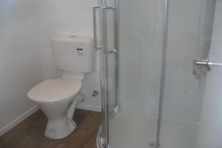 Photo of property in 2 Vera Road, Te Atatu South, Auckland, 0610